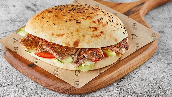 orta BİR İKİ Dönər Çörəkdə (Ət)